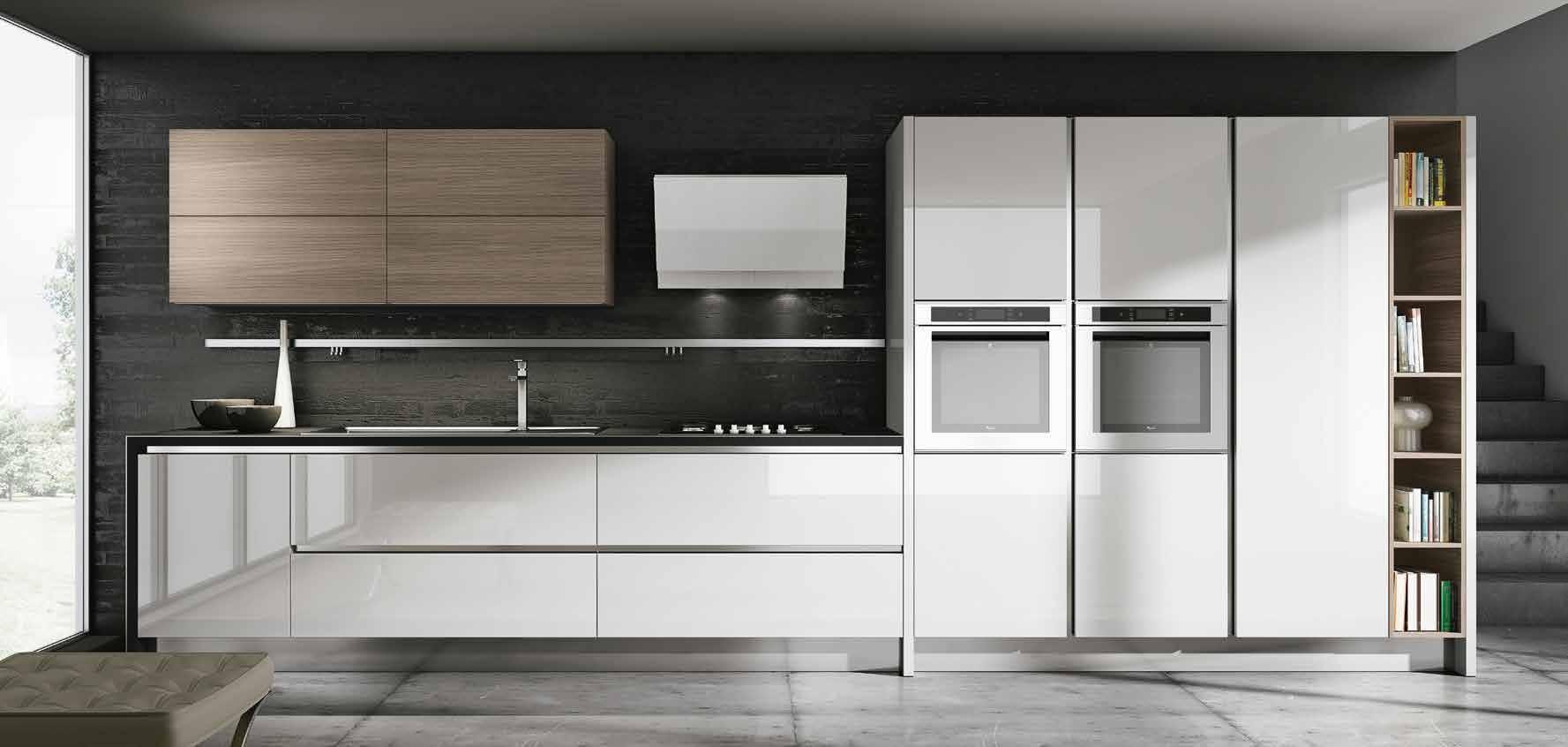 The Opera Lesmo Lucida variant in gloss lacquer